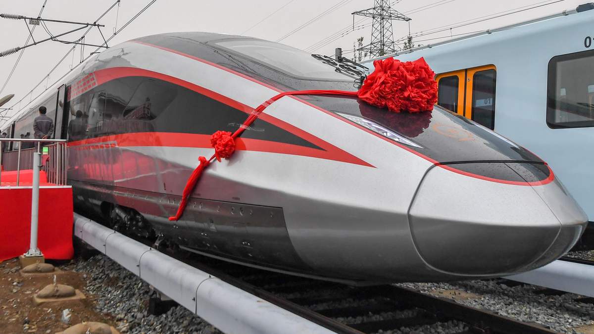 Долає 400 кілометрів за годину: китайці У Китаї створили потяг, який долає 400 кілометрів на годину: фотонадшвидкісний потяг – фото - 24 Канал Долає 400 кілометрів за годину: китайці У Китаї створили потяг, який долає 400 кілометрів на годину: фотонадшвидкісний потяг – фото - 24 Канал