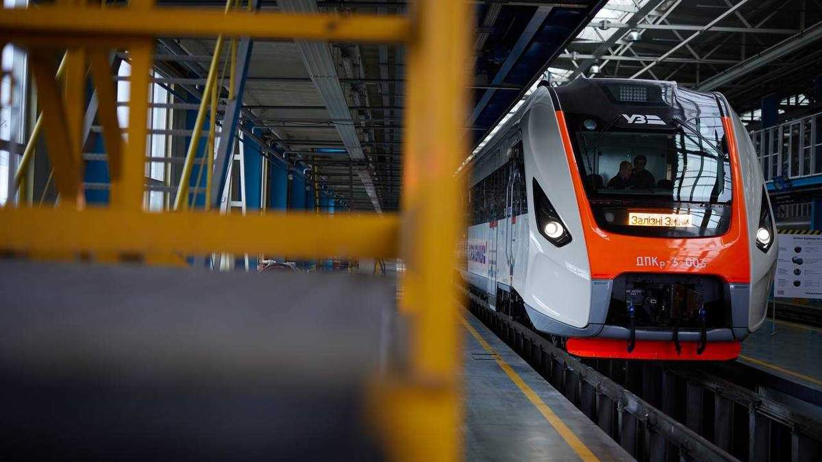 Укрзалізниця отримала нові дизель-поїзди вітчизняного виробництва - Інновації