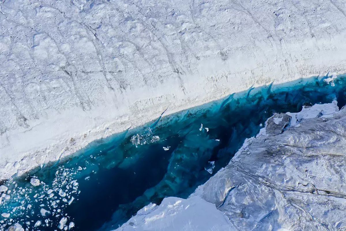 Гігантський шматок льоду відколовся від Гренландії: фото