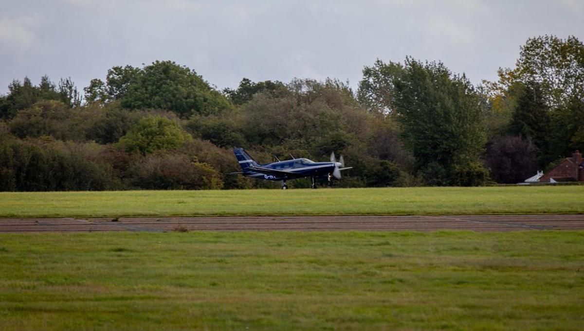 Політ найбільшого у світі водневого літака HyFlyer: фото, відео Політ найбільшого у світі водневого літака HyFlyer: фото, відео