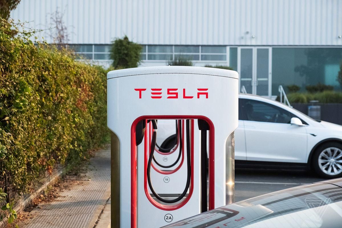 Tesla Supercharger не буде в Україні до 2022 року: деталі 