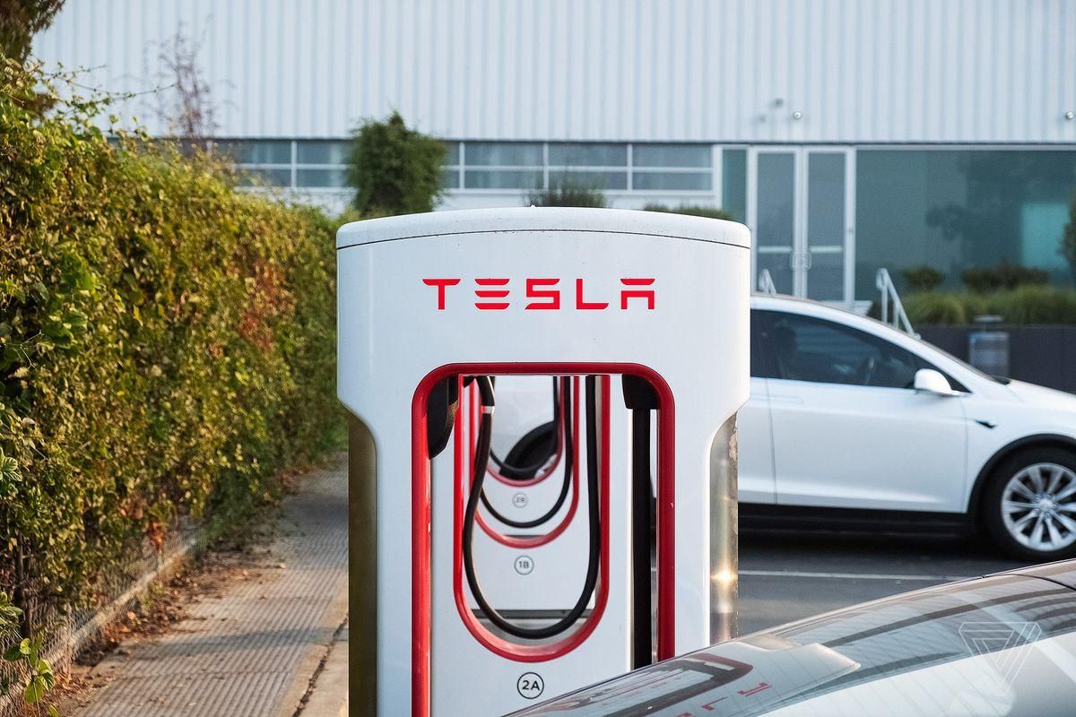 Tesla Supercharger не буде в Україні до 2022 року: деталі Tesla Supercharger не буде в Україні до 2022 року: деталі