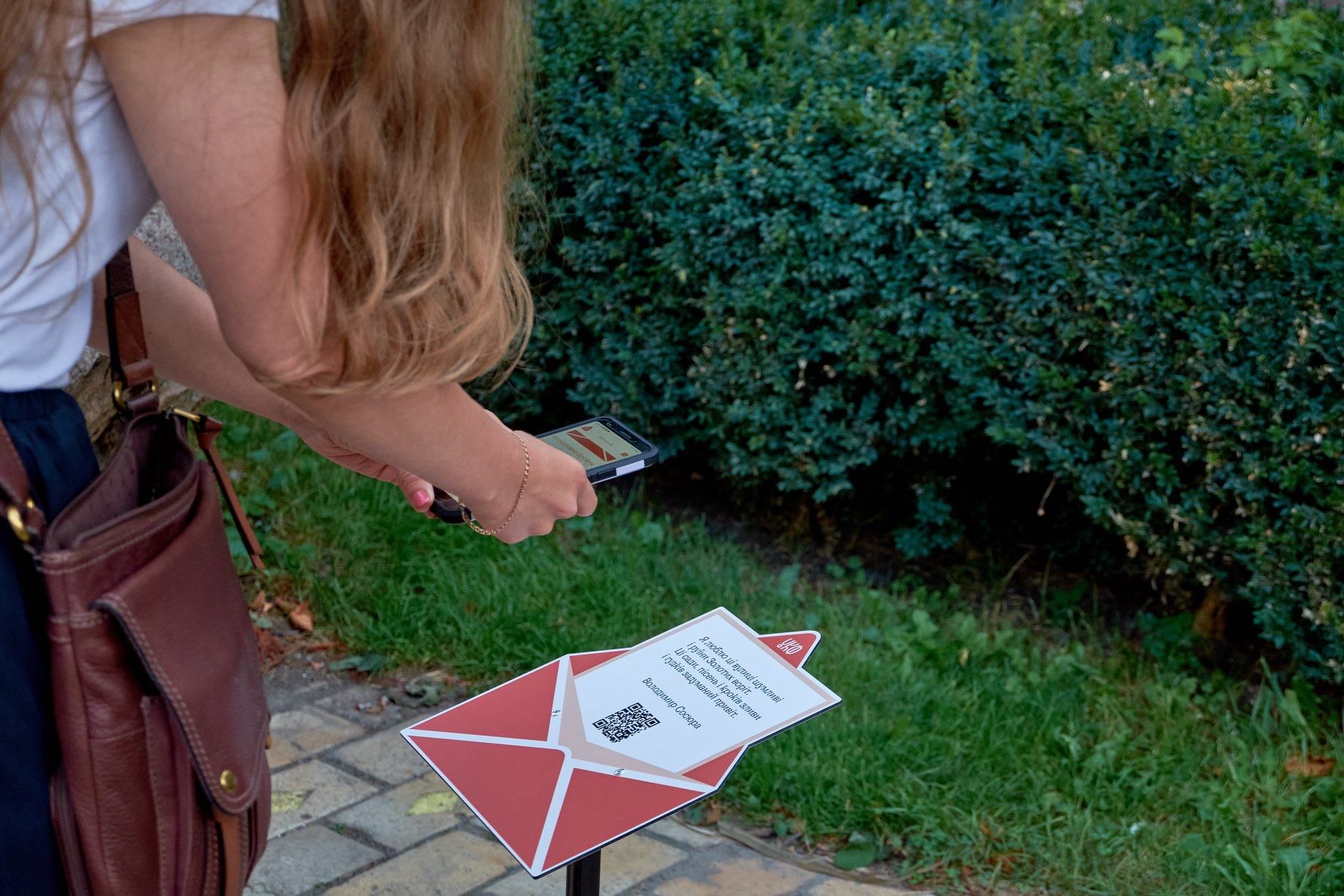 В Киеве установили таблички с цитатами выдающихся украинских писателей В Киеве установили таблички с цитатами выдающихся украинских писателей