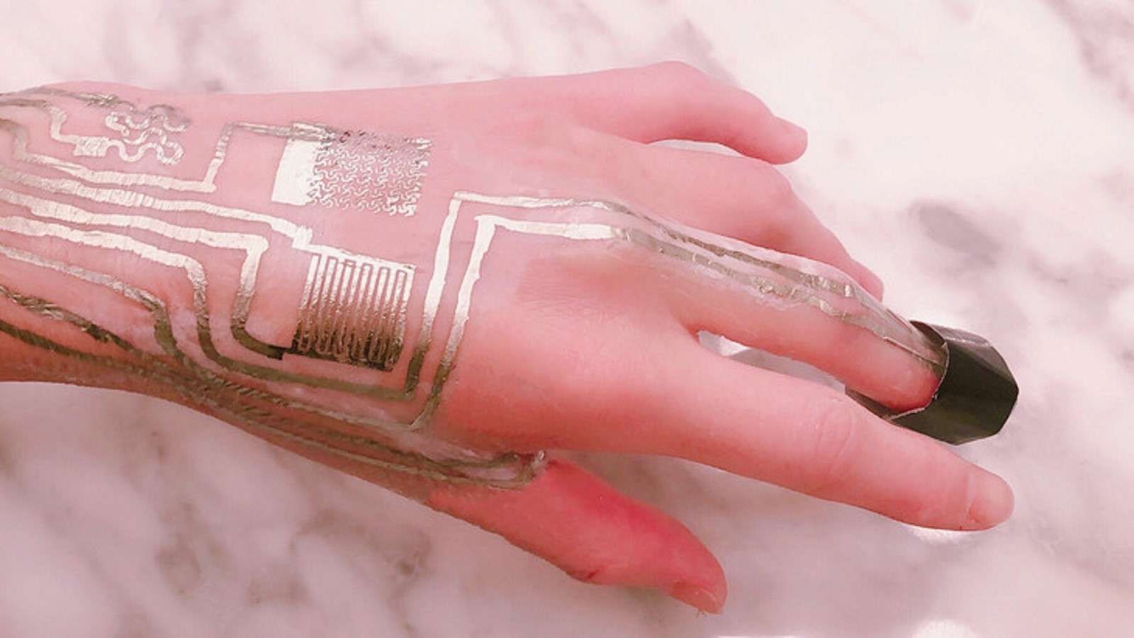 Создали сенсор, который можно печатать на человеческой коже: для чего