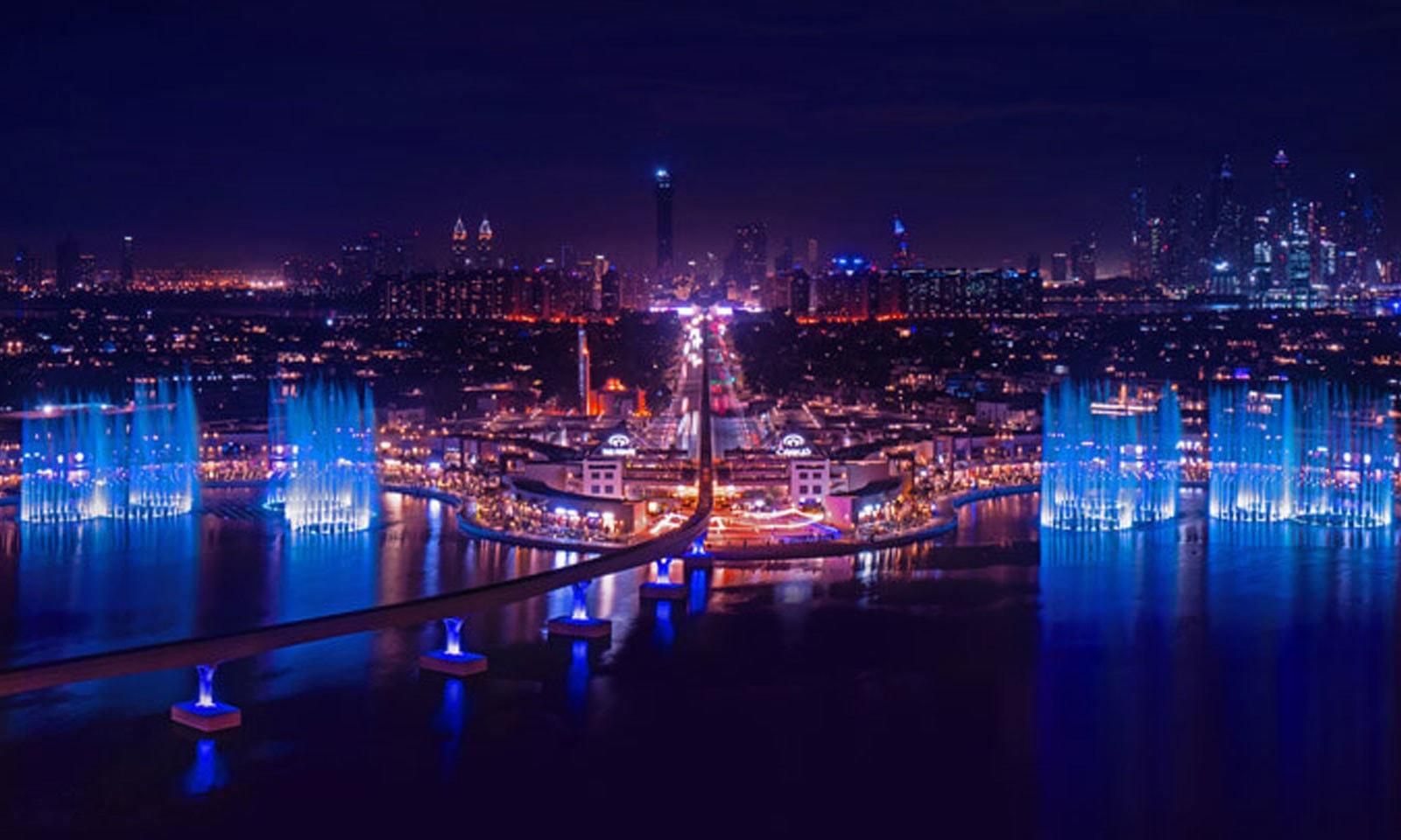 В Дубае 22.10.2020 открыли крупнейший в мире фонтан: видео В Дубае 22.10.2020 открыли крупнейший в мире фонтан: видео