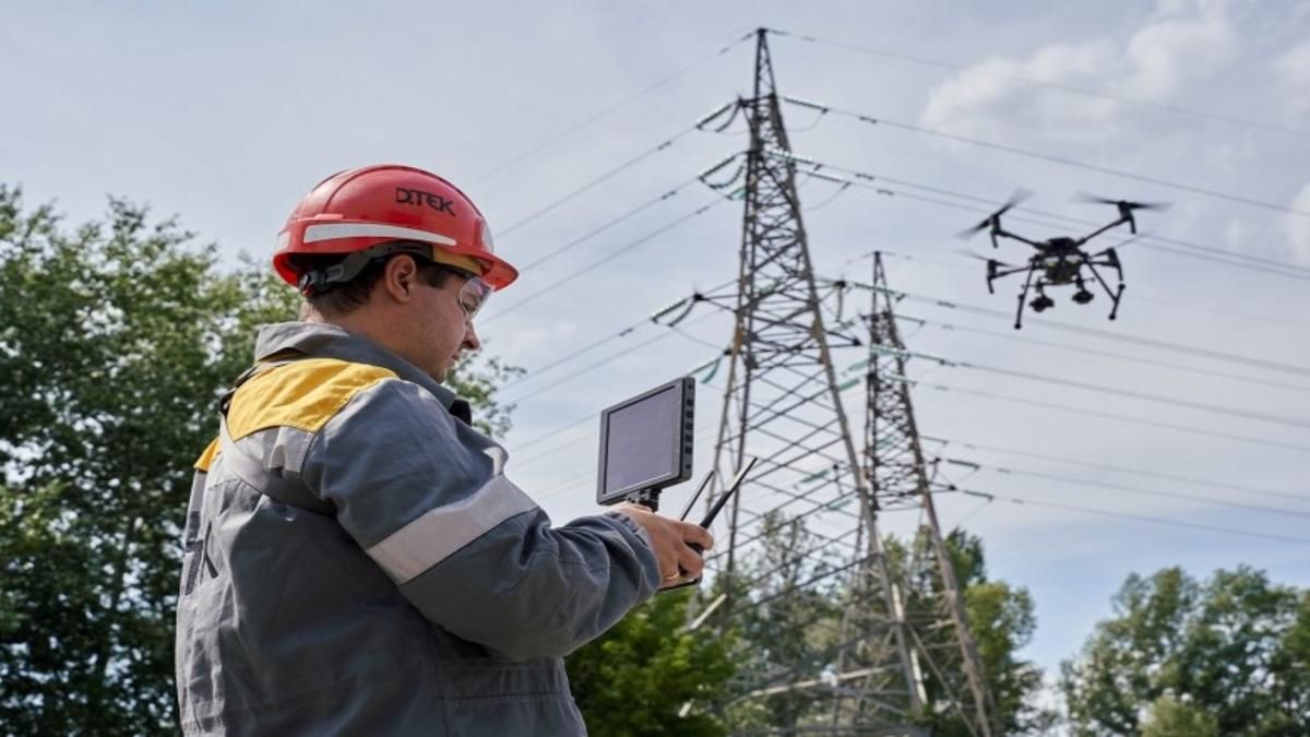 За допомогою дрону працівники ДТЕК обстежили майже 400 км електроліній За допомогою дрону працівники ДТЕК обстежили майже 400 км електроліній