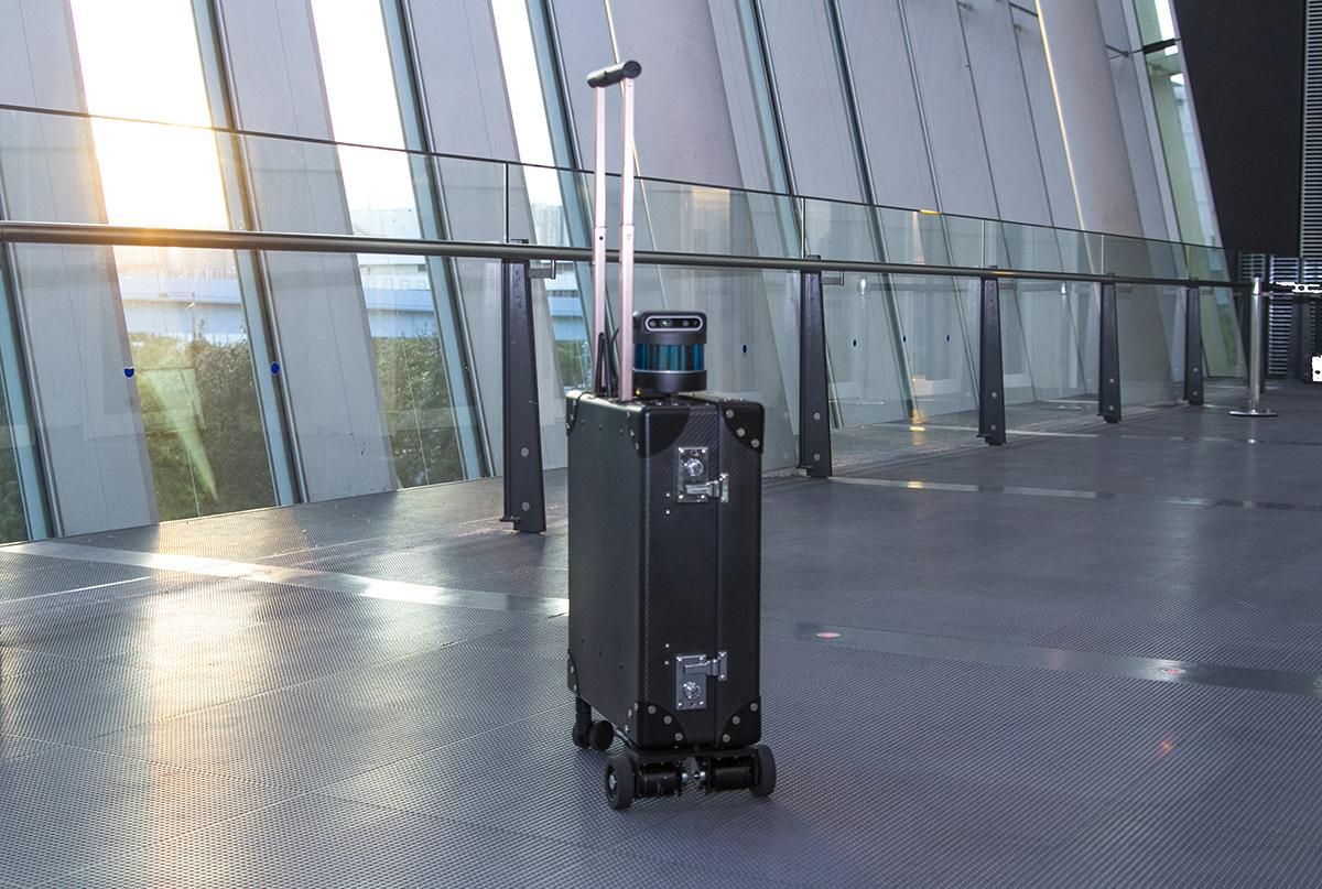 Винайшли валізу для незрячих, обладнану штучним інтелектом: фото