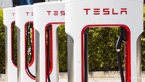 Новий рекорд: Tesla відкрила найбільшу у світі зарядну станцію Supercharger – фото