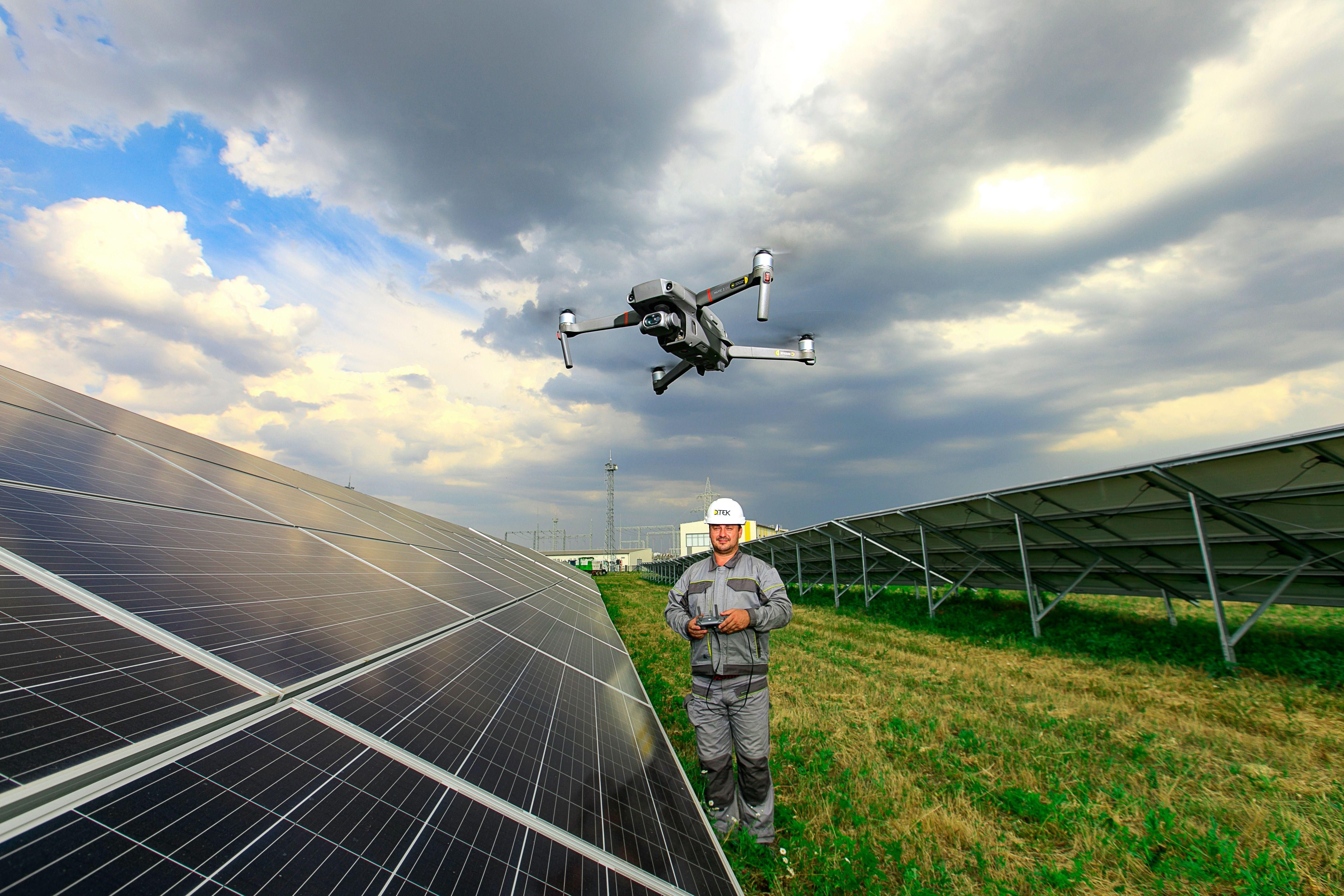 ДТЕК застосовує дрони на сонячних електростанціях