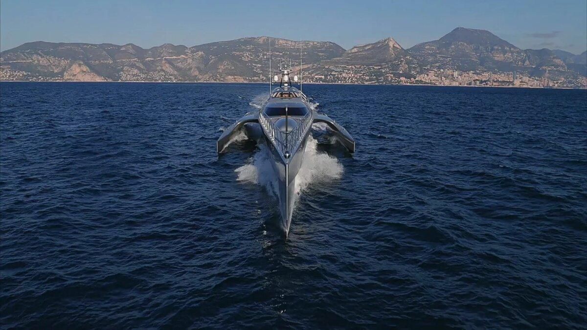 Jean-Jacques Coste с Yacht de Luxe специализируется на многокорпусных конструкциях, таких как гибридный 53-метровый тримаран