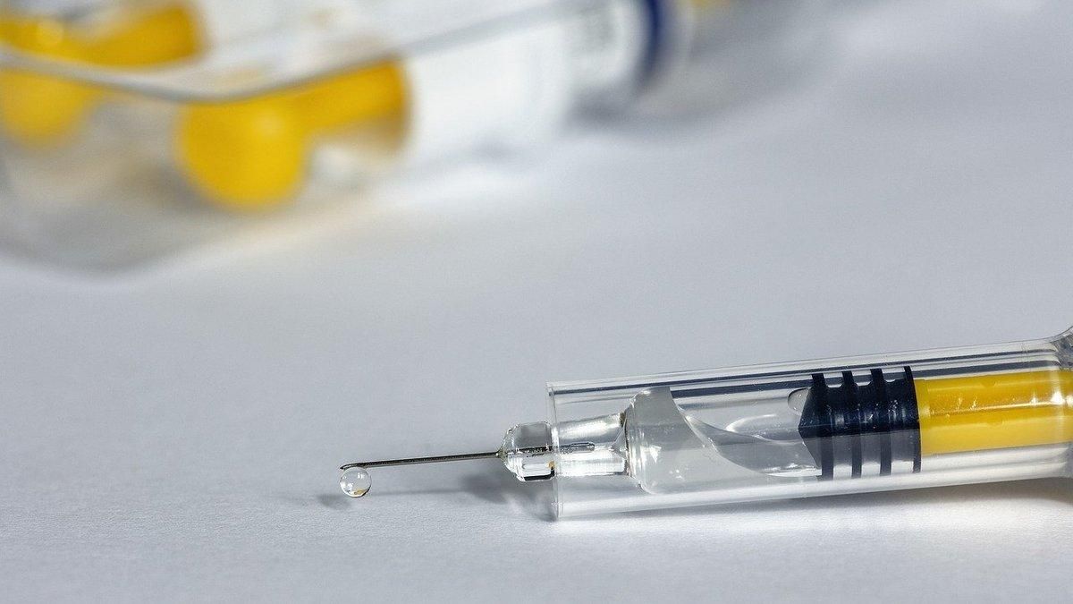 Вчені змішуватимуть вакцини від COVID-19: як може допомогти