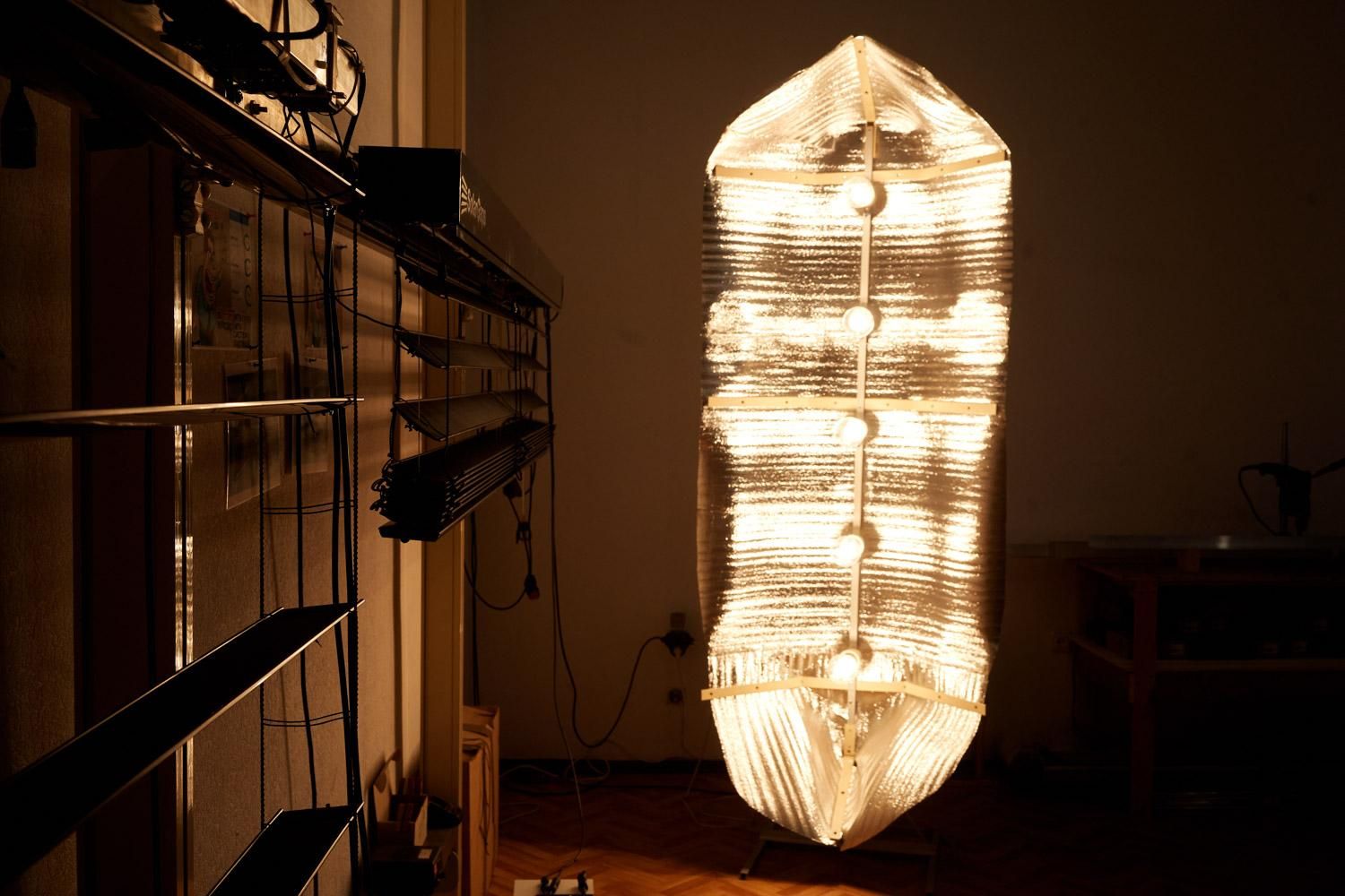 Украинец создал разумные жалюзи, которые двигаются за солнцем: видео Украинец создал разумные жалюзи, которые двигаются за солнцем: видео