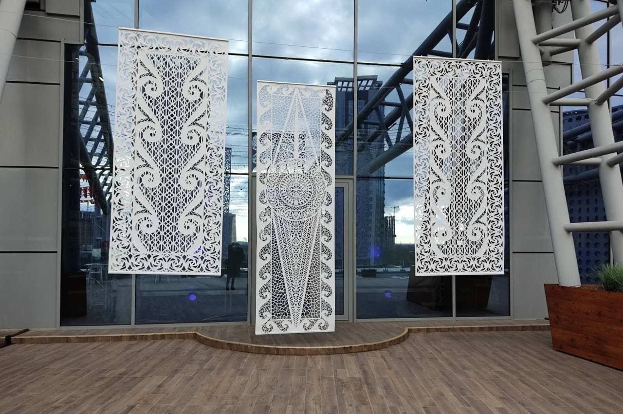 У Києві представили гігантські витинанки: фото У Києві представили гігантські витинанки: фото