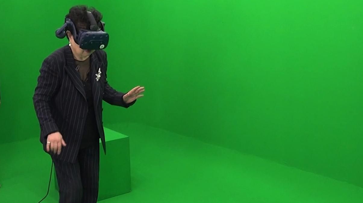 Женщина впервые за 70 лет увидела Северную Корею благодаря VR: фото Женщина впервые за 70 лет увидела Северную Корею благодаря VR: фото