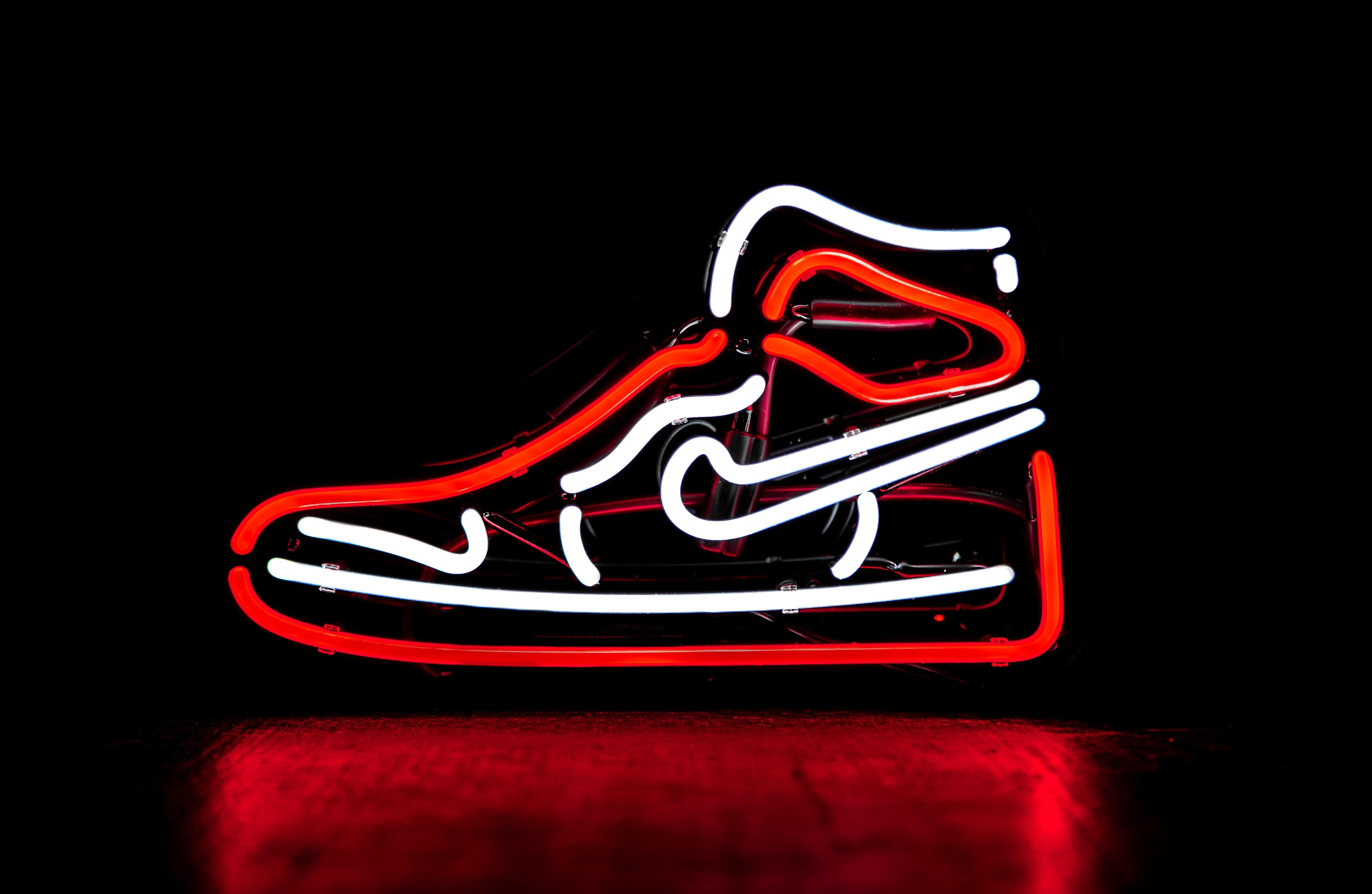 Nike випустила кросівки з автоматичним шнуруванням