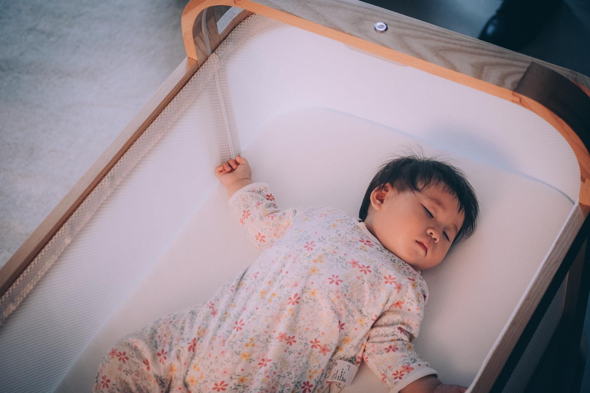 В США создали колыбель с ИИ, она помогает малышу заснуть: фото, видео