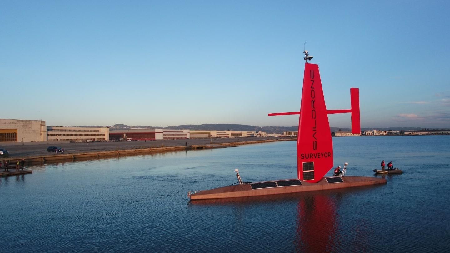 Saildrone представила автономне судно Surveyor: фото, відео Saildrone представила автономне судно Surveyor: фото, відео