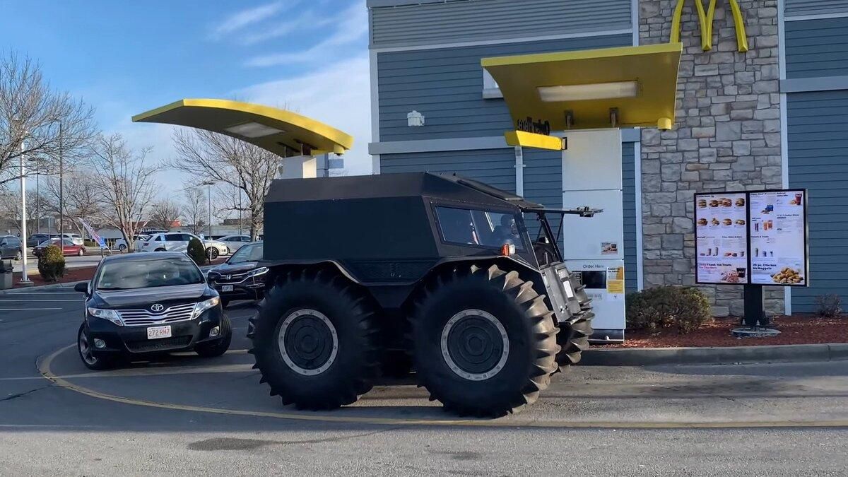 Блогеры испытали вездеход SHERP на дорогах США: видео Блогеры испытали вездеход SHERP на дорогах США: видео