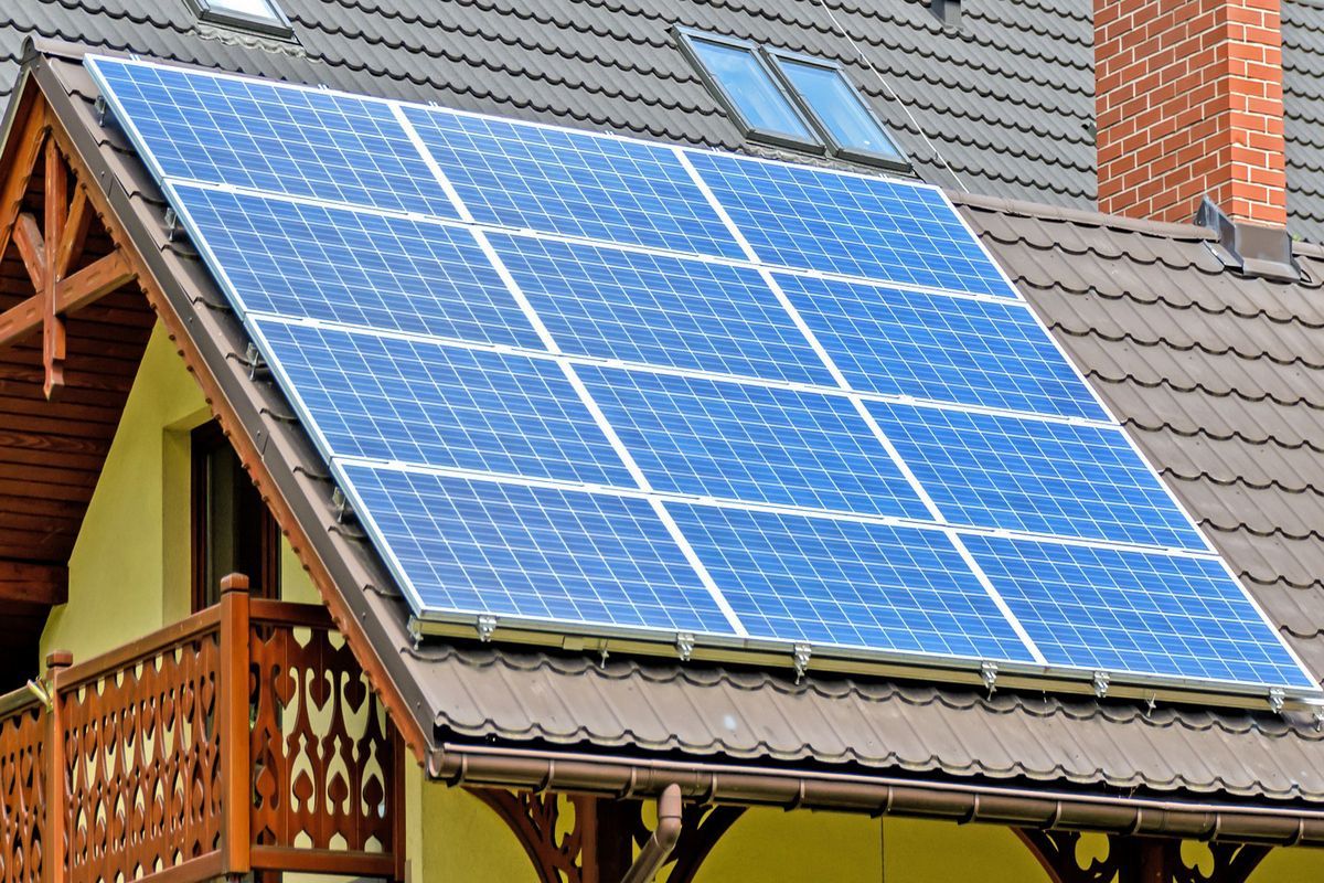 Скільки українців вже встановили сонячні електростанції: цифра