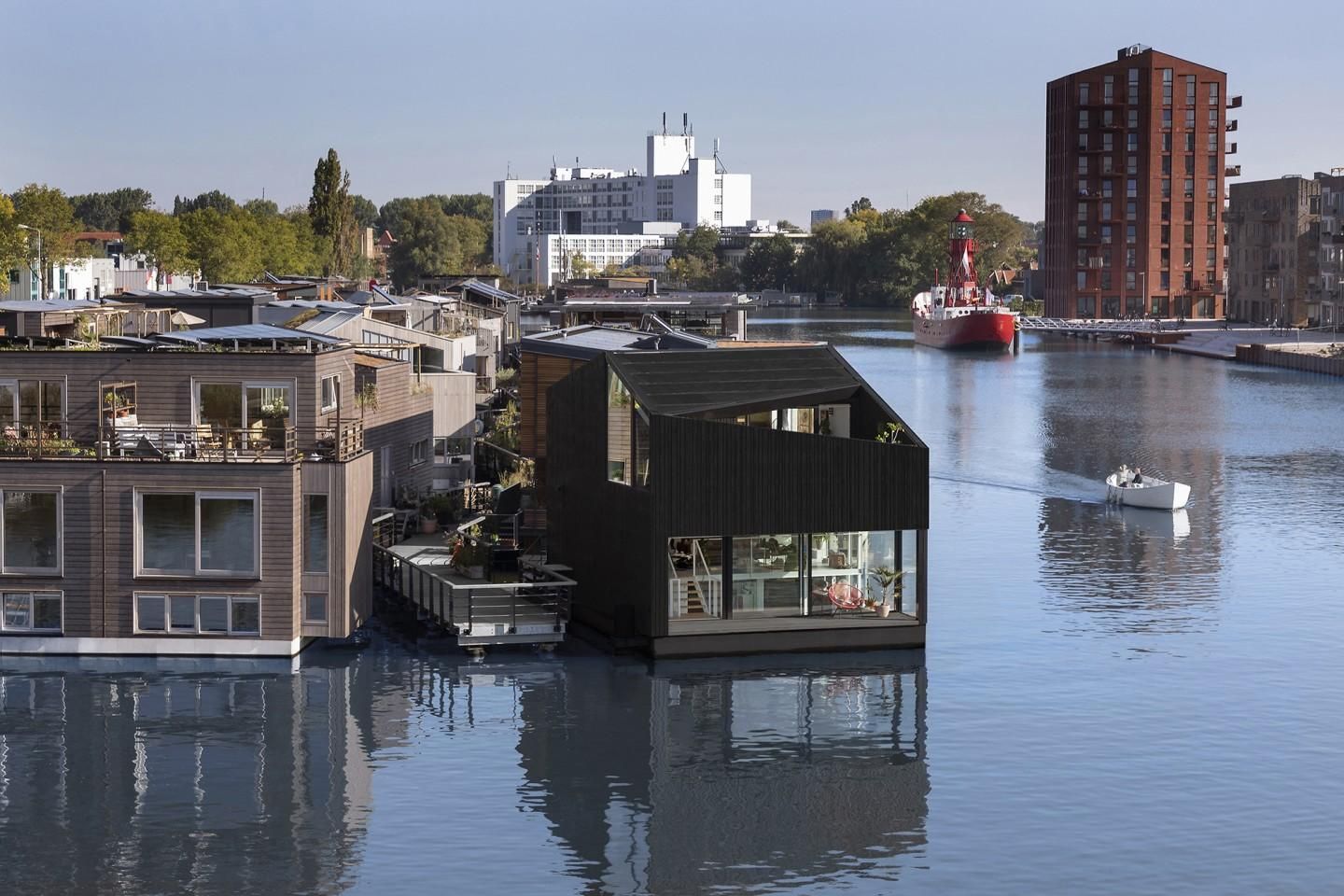 Schoonschip: у Нідерландах побудували унікальну плавучу спільноту