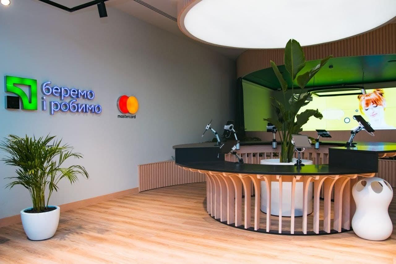 В Україні відкрили цифрове відділення Приватбанку