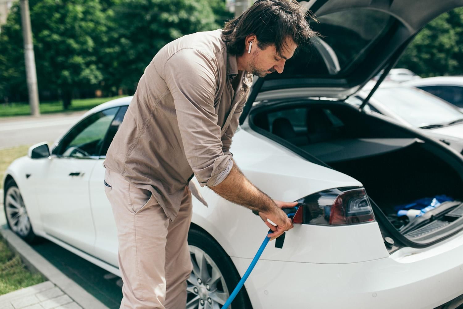 Украинские компании развивают инфраструктуру для электромобилей Украинские компании развивают инфраструктуру для электромобилей