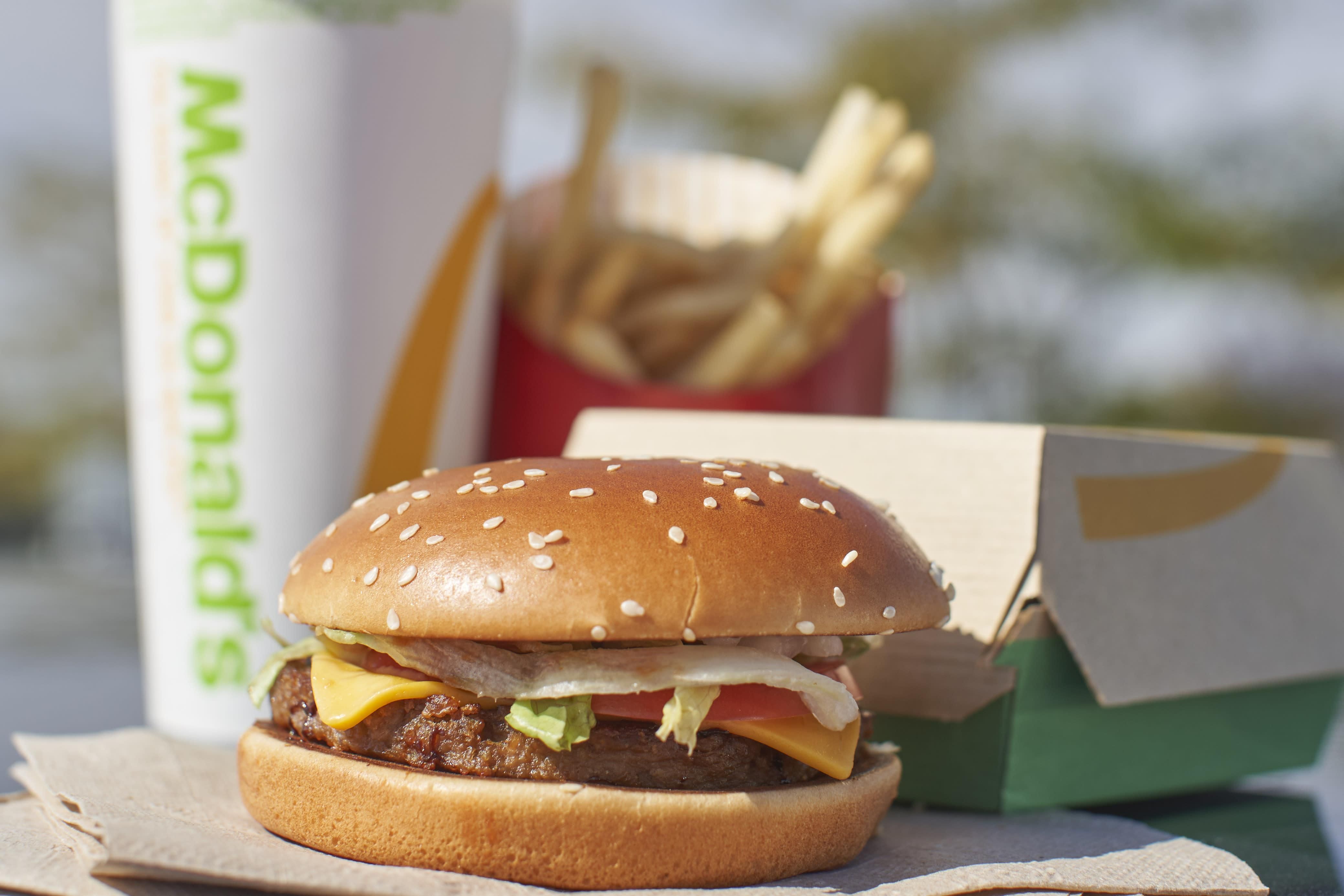 Бургеры McPlant с растительным мясом от McDonald's: где приобрести