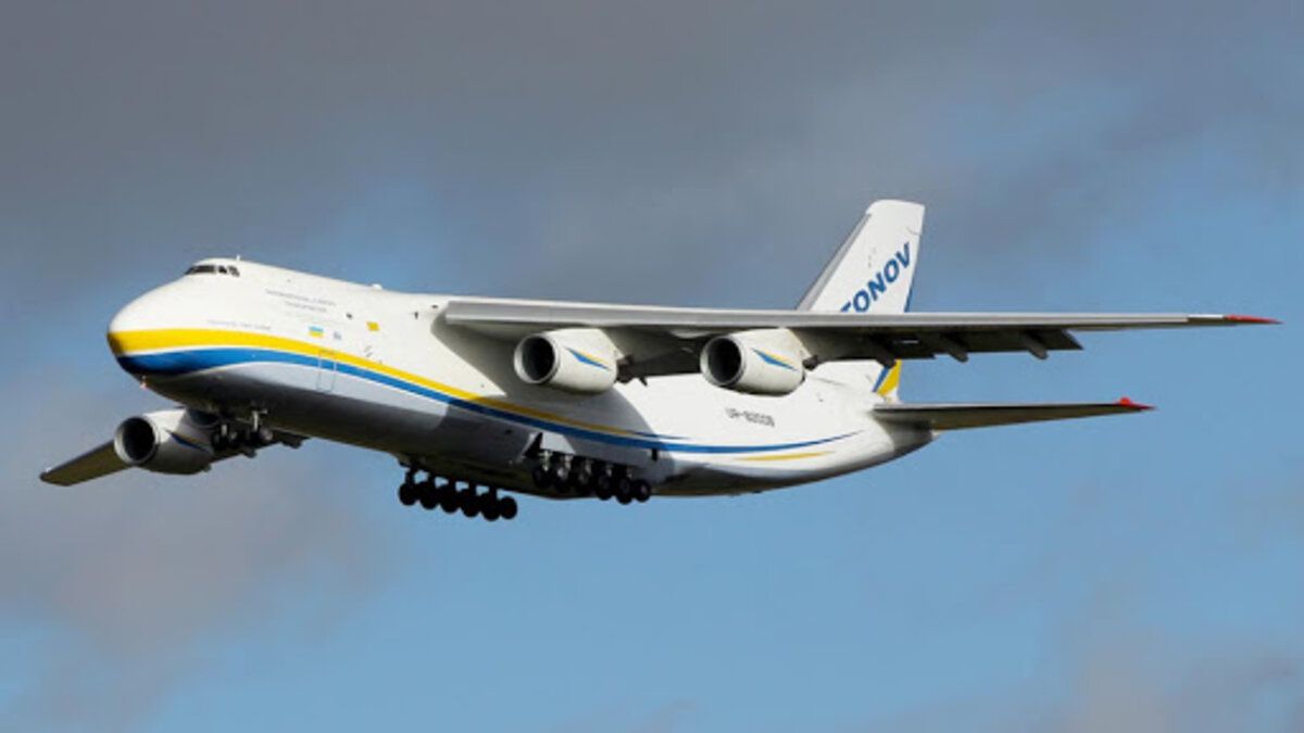 АН-124 Руслан взлетает с заснеженного аэродрома: мощное видео 