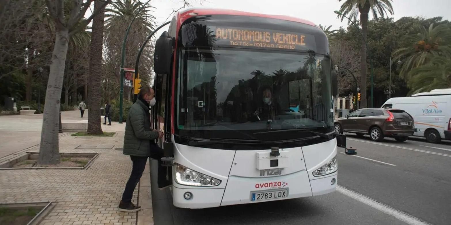 Электробус без водителя теперь курсирует по улицам испанской Малаги