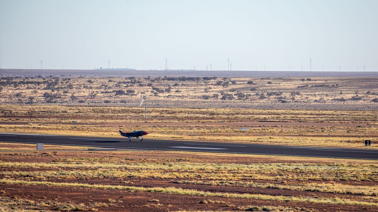Бойовий дрон Loyal Wingman від Boeing здійснив перший політ: відео