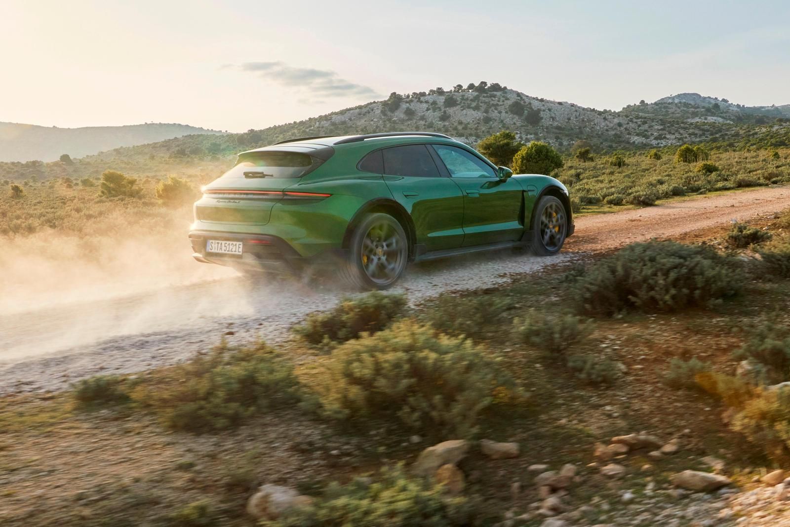 Новый электрический спорткар Porsche Taycan Cross Turismo: фото Новый электрический спорткар Porsche Taycan Cross Turismo: фото