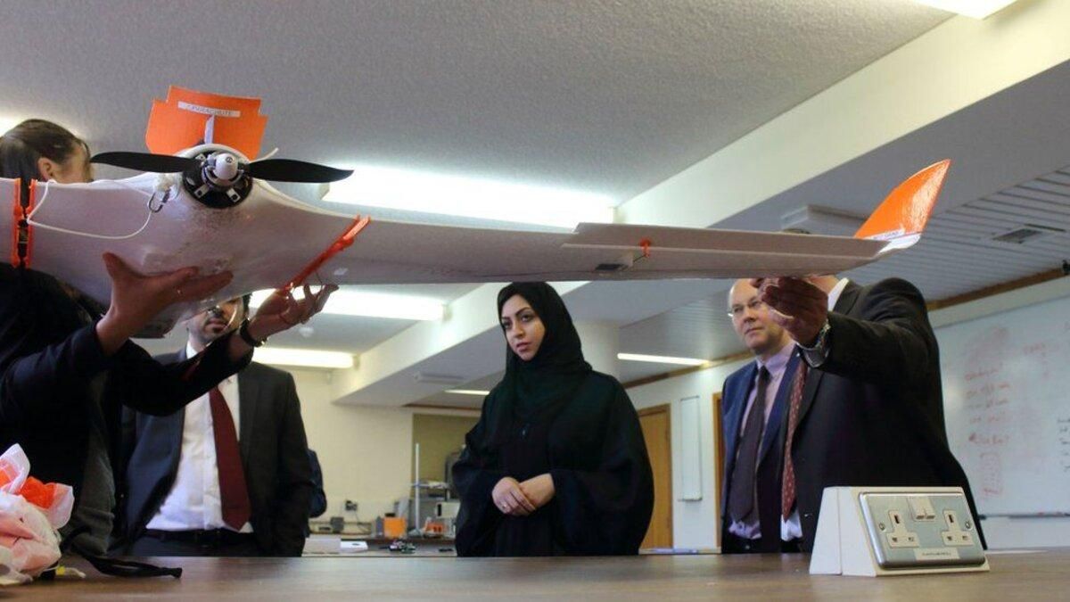 В ОАЕ тестуватимуть безпілотники, які здатні викликати дощ В ОАЕ тестуватимуть безпілотники, які здатні викликати дощ