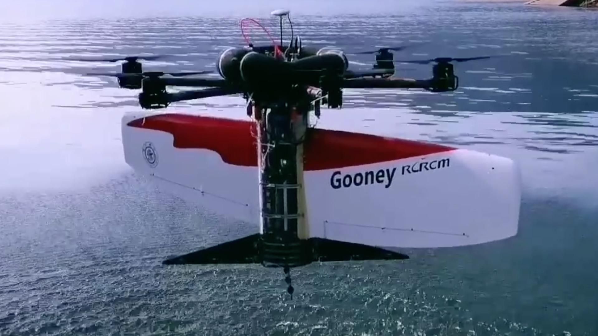 Китайці розробили безпілотник, який занурюється під воду