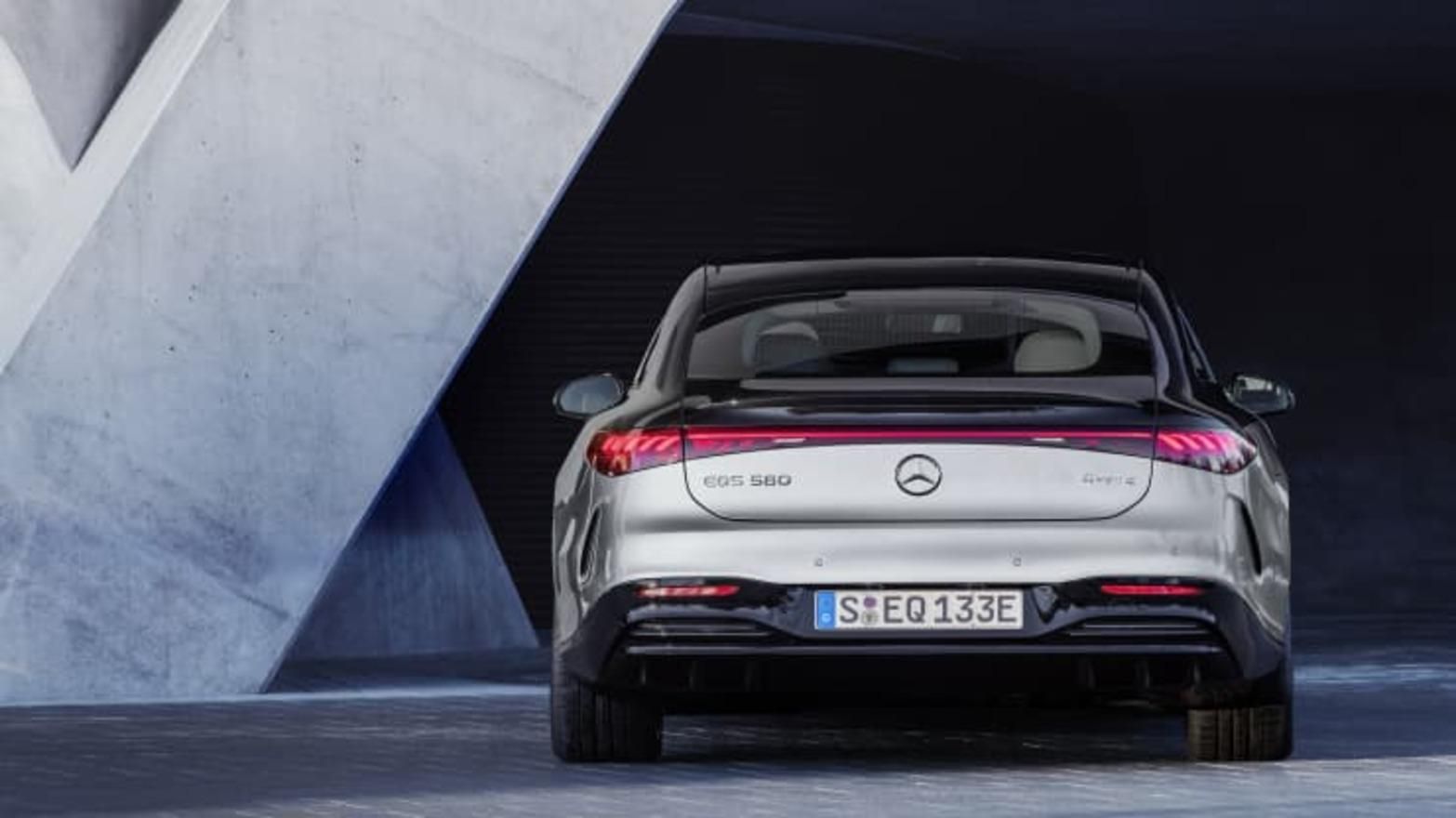 Mercedes-Benz показала новый электрический седан EQS: фото