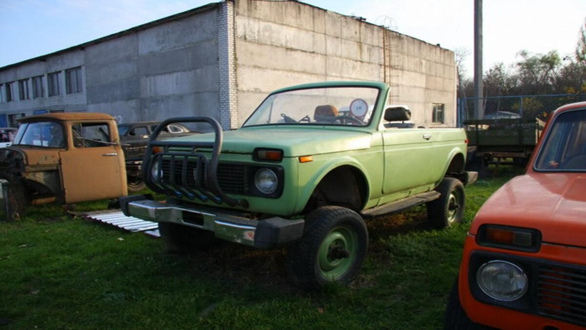 Мужчина из Канева создает необычные машины из лома Мужчина из Канева создает необычные машины из лома