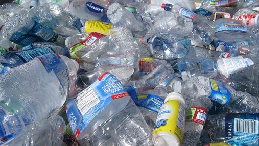 Американські вчені навчилися переробляти пластик у реактивне паливо 