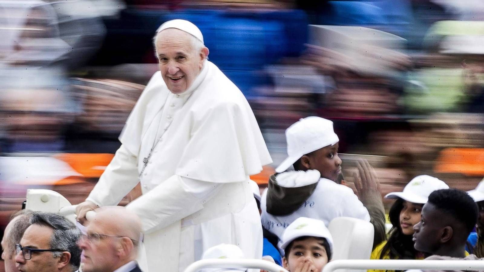Папа Франциск може отримати перший електричний папамобіль у 2022