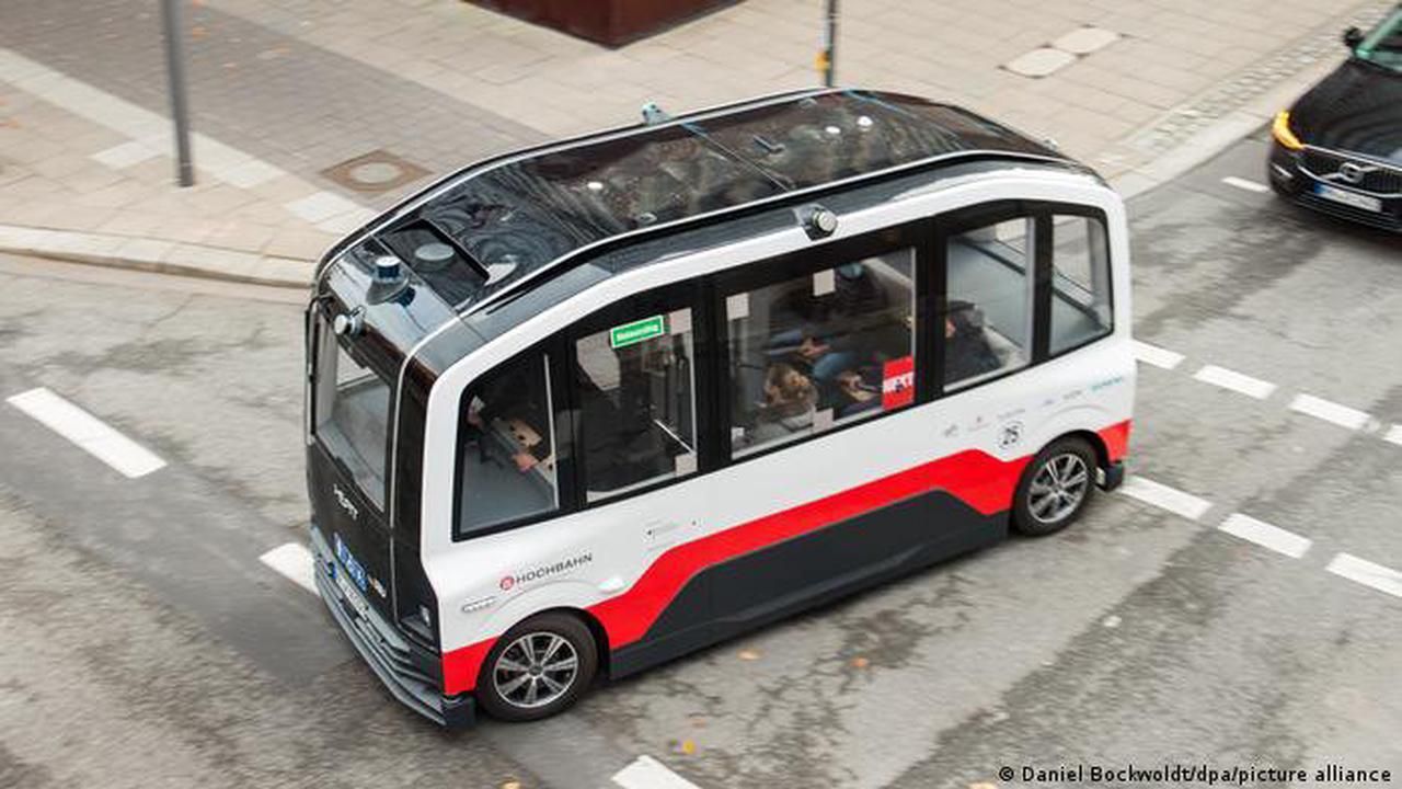 Германия в шаге от автономных машин и автобусов на дорогах