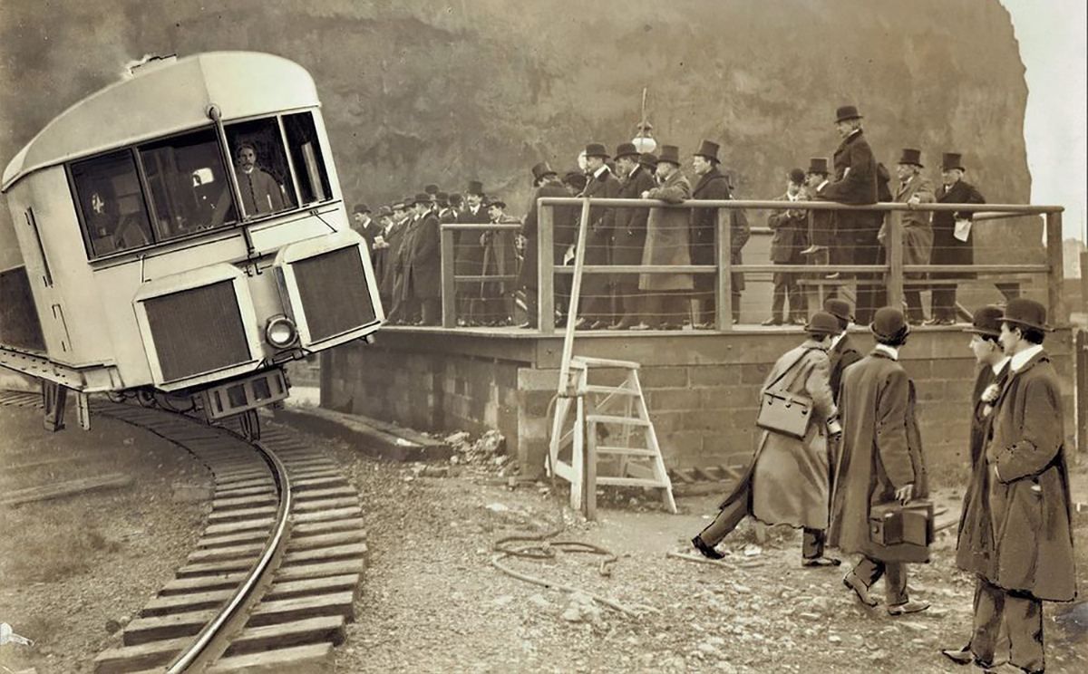 Історія винаходу монорейкової залізниці
