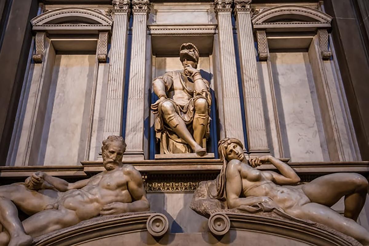 Шедевры Микеланджело в Италии очистили с помощью бактерий
