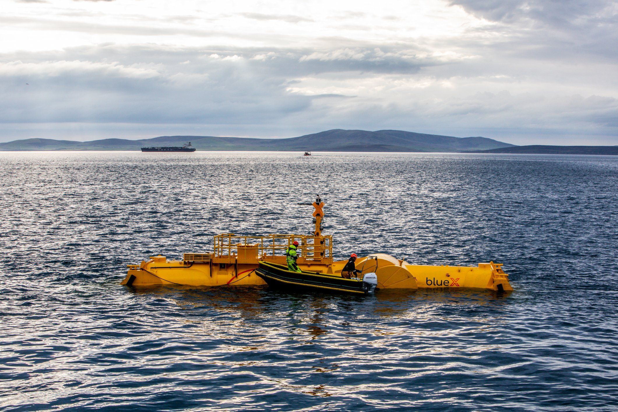 В Шотландии испытывают генератор, который перерабатывает энергию волн В Шотландии испытывают генератор, который перерабатывает энергию волн