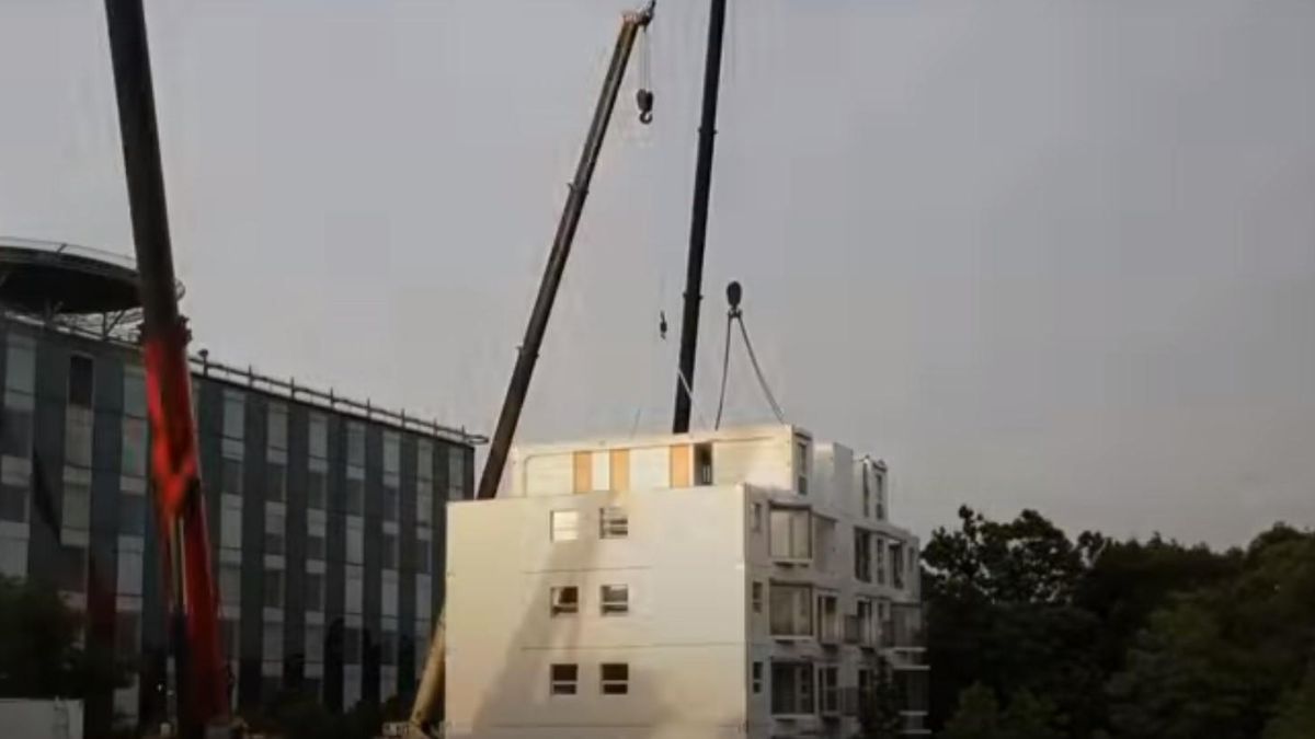 Китайці звели 10-поверховий будинок за добу: відео
