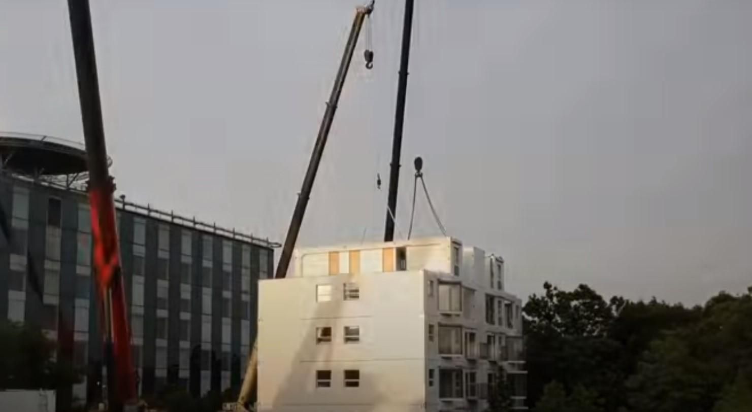 Китайцы построили 10-этажный дом за сутки: видео Китайцы построили 10-этажный дом за сутки: видео