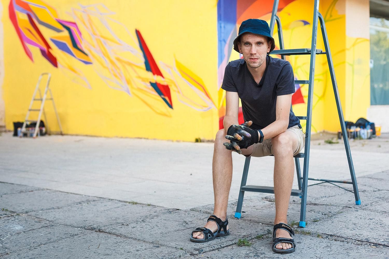 Як місцевий художник змінює українські міста на Донбасі: відео