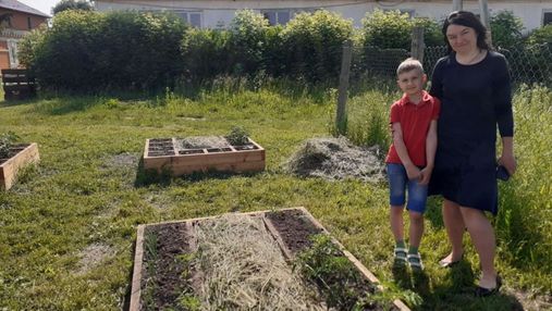 8-летний украинский блогер учит, как компостировать отходы: видео