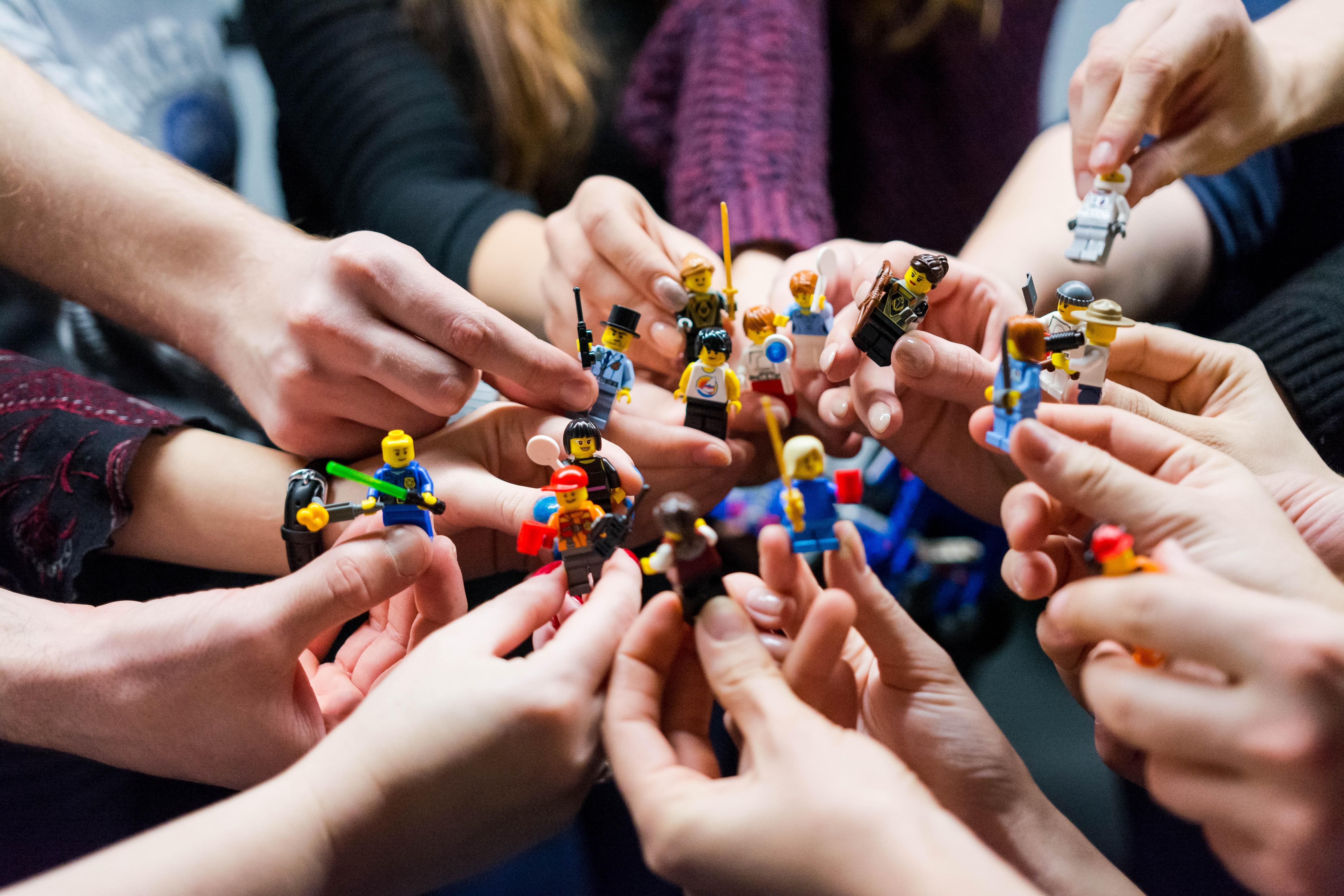 Plástico moldado sob pressão: entenda a tecnologia por trás do Lego -  29/11/2018 - UOL TILT