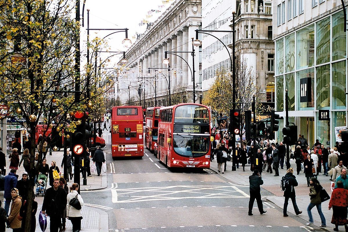 Центральну вулицю Лондона звільнять від авто: концепція