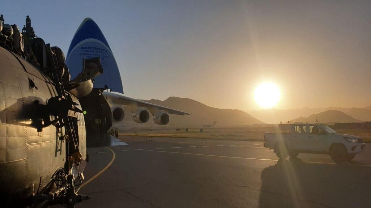 Ан-225 Мрія перевіз з Кабула три вертольоти Puma ВВС Великої Британії
