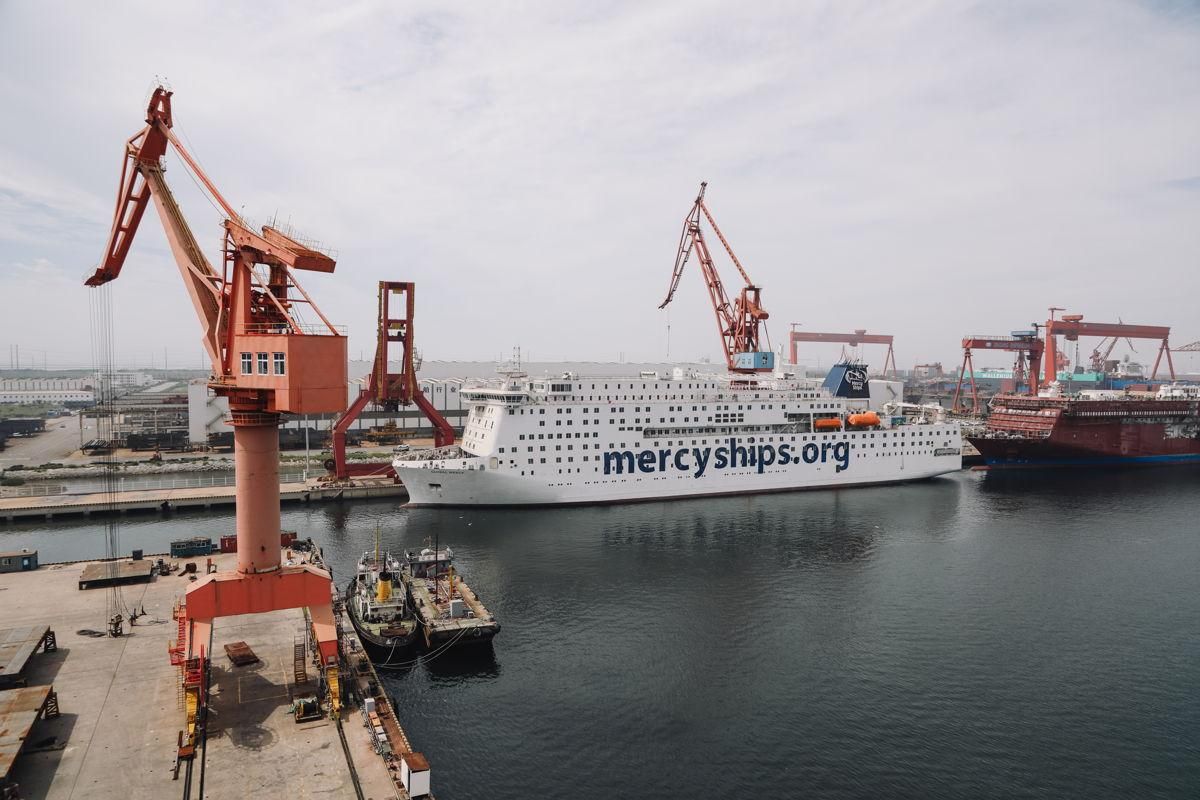 Плавучий госпіталь Mercy Ships вирушає у перший рейс Плавучий госпіталь Mercy Ships вирушає у перший рейс