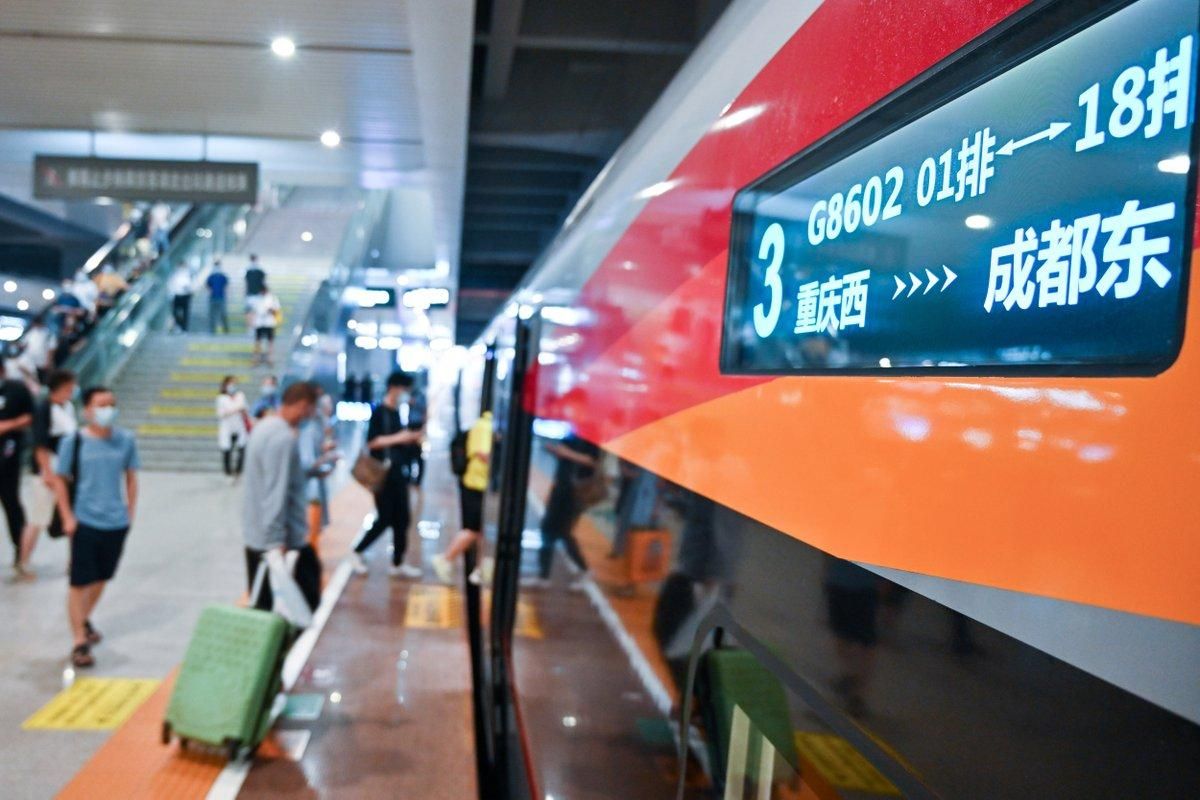 Китайці запустили розумні швидкісні потяги: подробиці, фото